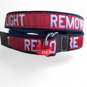 cinturón remove before flight rojo de cuero y lona con piquetes- The Sioux Crew